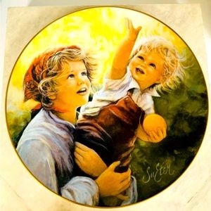 Reaching Together Collector's Plate by Su Eten A beautiful Mother and Child.